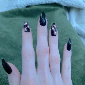 Black press-ons with pink flower design